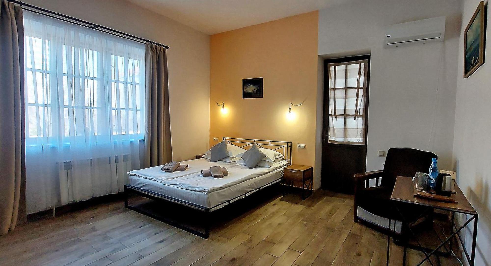 Blur Inn Gallery Єреван Екстер'єр фото